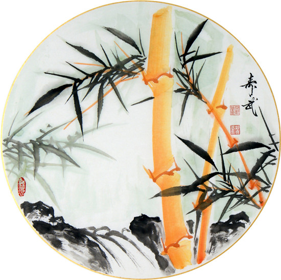 是的,柴先生正以自己所创新的金竹国画为载体,歌颂着春风浩荡,春光