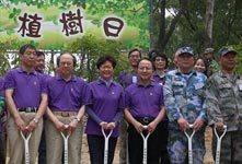 ﻿2400军民大棠植树 同心为环保