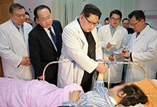 ﻿金正恩探望重伤中国游客
