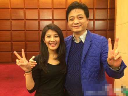 今日,崔永元发布微博证实《东方眼》停播,并晒出与同事吃散伙饭的照片