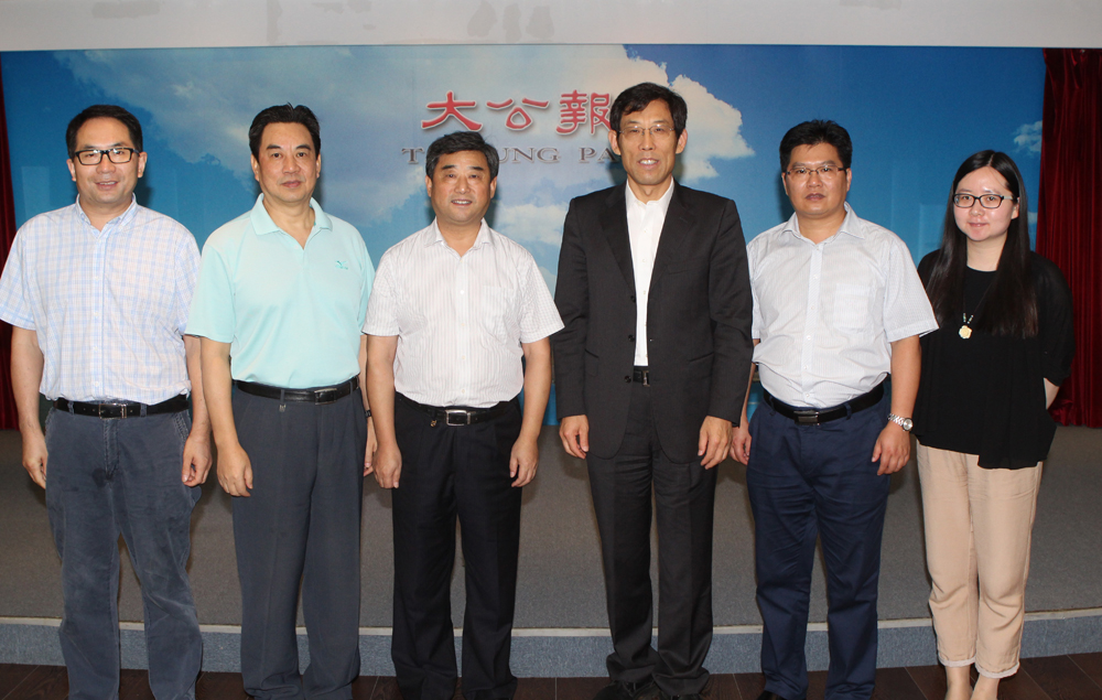 《大公报》总经理盛一平,安徽省委宣传部巡视员张宗良《大公报》董事