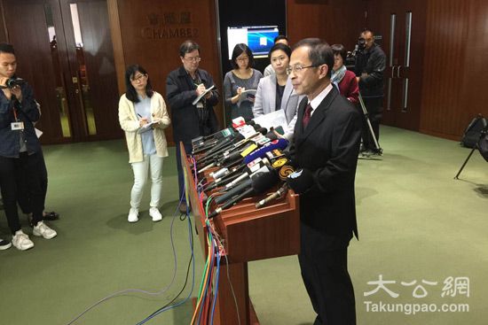 曾钰成分批约见议员 商讨版权例流会问题