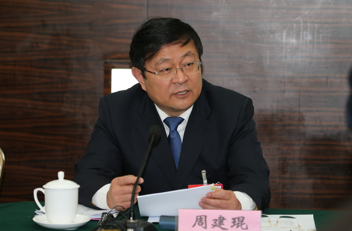 全国人大代表,安顺市委书记周建琨介绍安顺市贯彻落实国务院重大政策