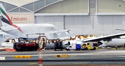 阿聯酋航空777-300飛機,註冊號,a6emw,執行ek521航班從印度trivandrum