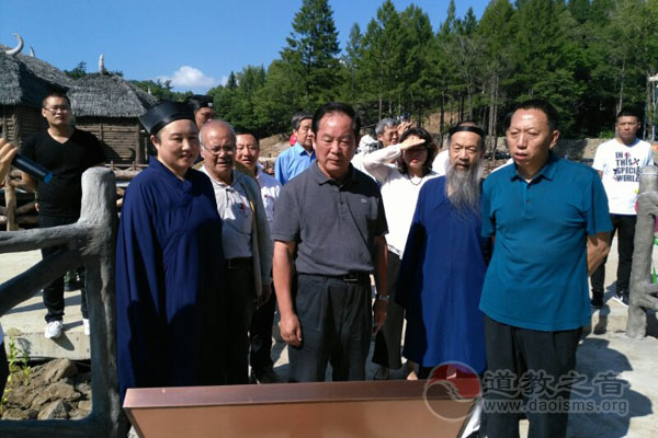 全国政协民宗委一行到长白山灵应宫调研 杨宗浩道长的热情欢迎